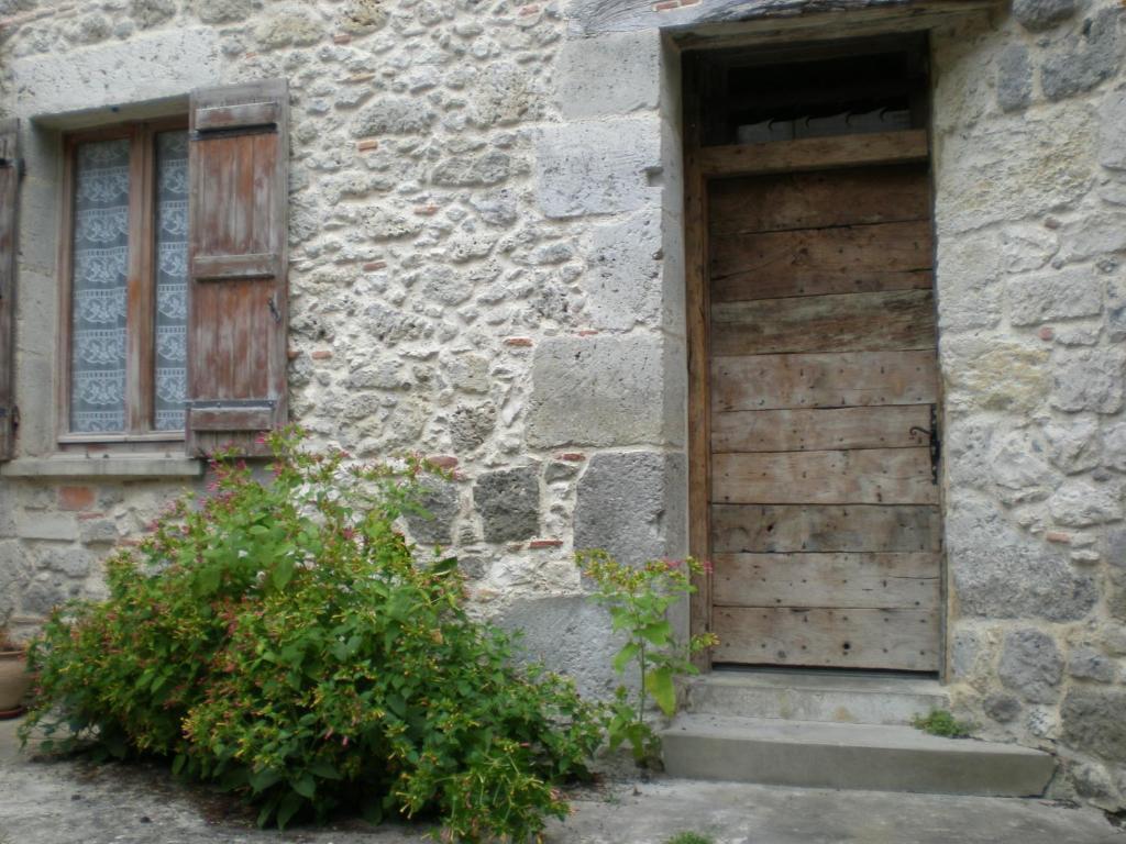 Chambre D'Hotes La Tour De Brazalem Nerac Room photo